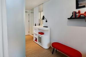 a small kitchen with a red bench in a room at citizenM Seattle South Lake in Seattle