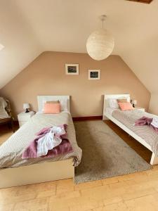 Postel nebo postele na pokoji v ubytování Glebe cottage