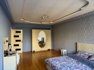 Postel nebo postele na pokoji v ubytování Modern & Cozy Shared Apartment