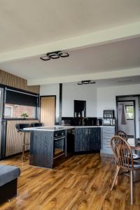 Köök või kööginurk majutusasutuses Romantic Seaside Chalet Retreat Solent Breezes