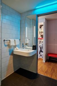a bathroom with a sink and a mirror at citizenM Menlo Park in Menlo Park