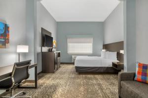 Ένα ή περισσότερα κρεβάτια σε δωμάτιο στο Best Western Plus New Caney Inn & Suites +42 φωτογραφίες