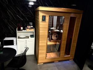 Η κουζίνα ή μικρή κουζίνα στο La Suite Gold Jacuzzi +7 φωτογραφίες