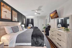 TV a/nebo společenská místnost v ubytování Special - Xtra Comfy - King Bed