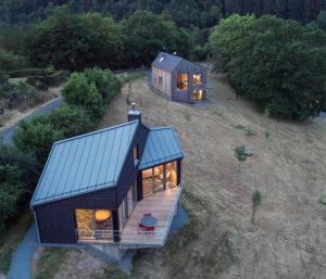 an overhead view of a small house on a field at Kleines Vulkaneifelhaus in Schutz