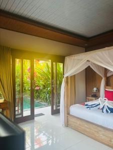 Piscina de la sau aproape de Nia ubud villa +15 fotografii