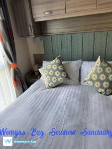 Ένα ή περισσότερα κρεβάτια σε δωμάτιο στο Wemyss Bay Seaview Sanctuary