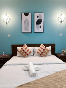 Giường trong phòng chung tại Chick 2bed room unit at cantoment +45 ảnh