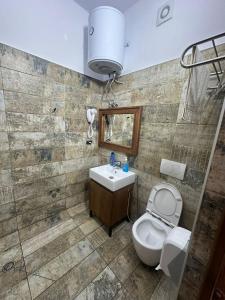 Ένα μπάνιο στο Kështjella M&D , Ndoq Tiranë