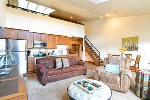 Køkken eller tekøkken på Fifth Main Condo - Downtown, Mountain Views