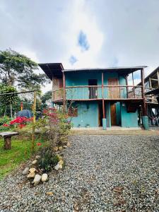 Το κτήριο όπου στεγάζεται  the country house