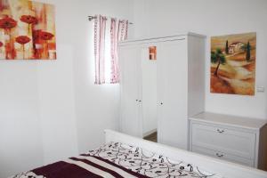 Postel nebo postele na pokoji v ubytování Ferienwohnung Vulkaneifel + 32 fotografií