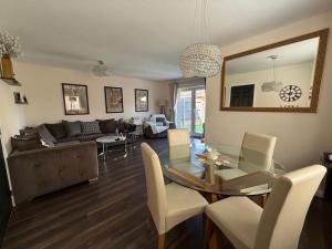 Posezení v ubytování 10 Beds l Driveway l 1GBWi-Fi l Pool Table