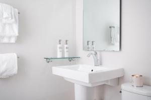 Ένα μπάνιο στο The Ellery +25 φωτογραφίες