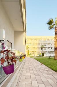 Gallery image of Modern apartment with pool, private parking in Bouznika