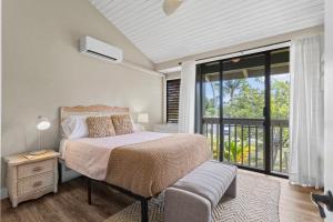 Ένα ή περισσότερα κρεβάτια σε δωμάτιο στο Hale Kai at Turtle Bay Golf Course