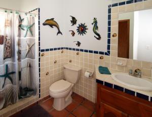 Koupelna v ubytování Playa Vida + 9 fotografií