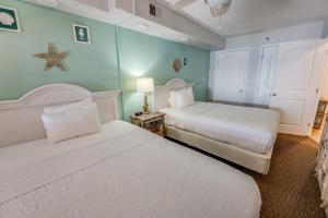 Кровать или кровати в номере 1BR Oceanfront Condo, Beach Cove, Pools, Hot Tubs! +56 фотографий