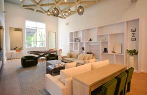 Φωτογραφία από το άλμπουμ του A private master room in modern complex in Lawrenceville 