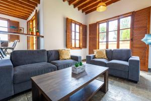 Posezení v ubytování Ferienhaus In Polis Chrysochous Mit Offenem Kamin