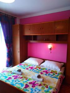 Postel nebo postele na pokoji v ubytování Apartments Vesna + 24 fotografií