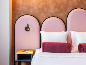 Ένα ή περισσότερα κρεβάτια σε δωμάτιο στο Hotel des Colonies Brussels by Mercure