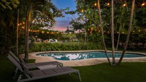 Piscina de la sau aproape de Modern Miami Oasis with Pool & Water View