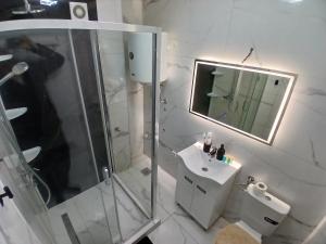 Ένα μπάνιο στο Apartman Tiha Noc