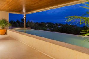 Bassein majutusasutuses 3 bed condo with pool ocean view või selle lähedal