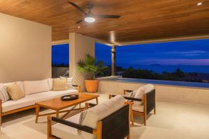 Rõdu või terrass majutusasutuses 3 bed condo with pool ocean view +30 fotot