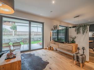 Μια τηλεόραση ή/και κέντρο ψυχαγωγίας στο Guatsi