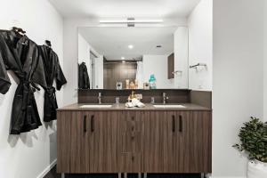 Fotografie z fotogalerie ubytování The Dazzling Two-Bedroom Two-Bath Suite in Boston v destinaci Boston