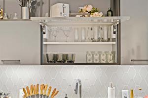 Kuchyň nebo kuchyňský kout v ubytování The Dazzling Two-Bedroom Two-Bath Suite in Boston