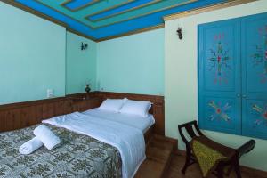 Una cama o camas en una habitación de Vikos Hotel