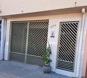 Η πρόσοψη ή η είσοδος του Quarto casal -próximo dos principais pontos turísticos