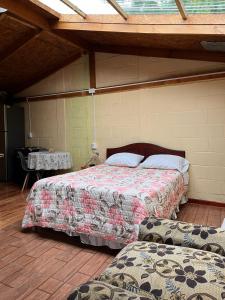 Ένα ή περισσότερα κρεβάτια σε δωμάτιο στο Cabaña El Tata