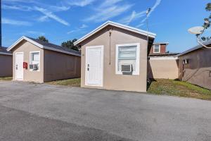 Budova, kde se chata nachází