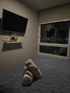 Voodi või voodid majutusasutuse RANCAGUA HERMOSO DEPTO A pasos del centros comerciales parcking gratis y Wifi toas