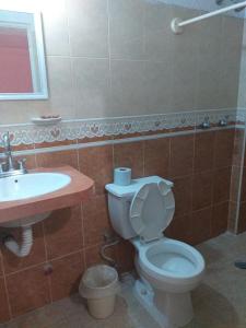 Et badeværelse på Hotel Diana cazadora + 4 billeder