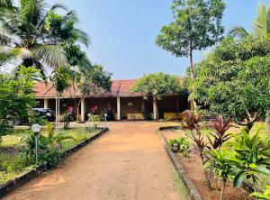 Κήπος έξω από το Four Teess Rest Inn