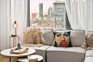 Posezení v ubytování Family Fun Apartment in South End Boston