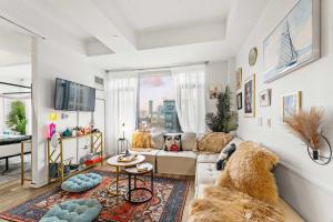 TV a/nebo společenská místnost v ubytování Family Fun Apartment in South End Boston