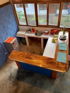 a wooden bench in a kitchen with a sink at Fhergoshouse in Rivas