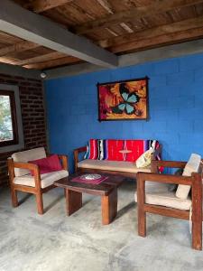 a living room with a couch and two chairs at Fhergoshouse in Rivas