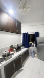 Η κουζίνα ή μικρή κουζίνα στο YMCA Girls Hostel, Mall Road, Lahore