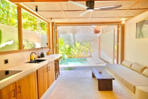 Ένα ή περισσότερα κρεβάτια σε δωμάτιο στο Casa Cabana Solah Villas +33 φωτογραφίες