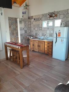 Η κουζίνα ή μικρή κουζίνα στο Cabañas Los Teros