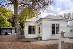 Το κτήριο όπου στεγάζεται  η παραθεριστική κατοικία