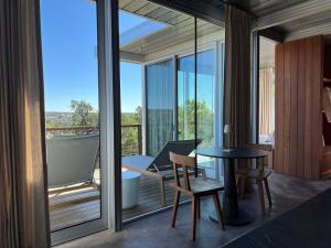 Ban công/sân hiên tại Roadrunner Cabin at Gamenthaler