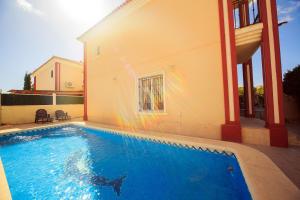 basen przed domem w obiekcie Holiday home MonteMar w mieście Campoamor